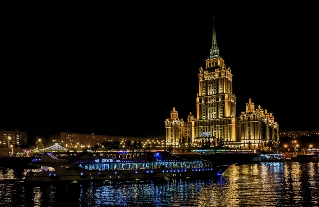 работа в эскорте москва